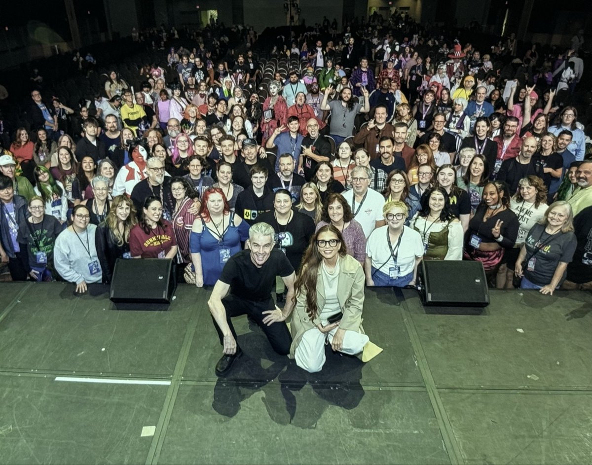 jeanbugc's tweet image. I fell behind sharing convention photos… These are from #GalaxyConStLouis Q&A with @JamesMarstersOf and #CharismaCarpenter. I hope to share a complete album soon. Link to my convention photos is in my bio.