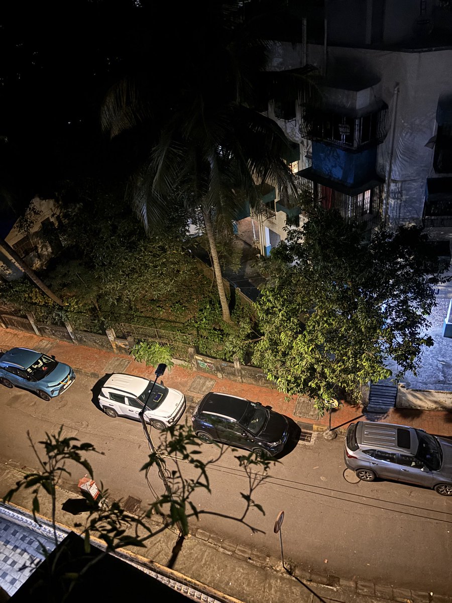 shiftingup's tweet photo. @MumbaiPolice there are 5 cars parked in a *No Parking* zone blocking a two way  narrow road. Can you do anything about it ? Or should citizens and residents of the area do what’s necessary?
Location: Rose Kunj, Veronica Road, near KCA Hall. https://t.co/99wVgDEc7K
