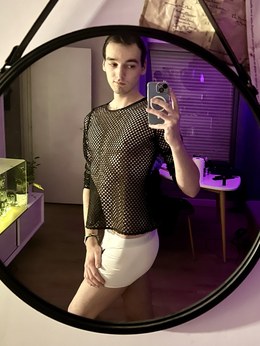 didithefag's tweet image. Je voulais trouver un jeux de mot avec résille, mais à part me comparer à un thon dans un filet, j’ai rien mdr