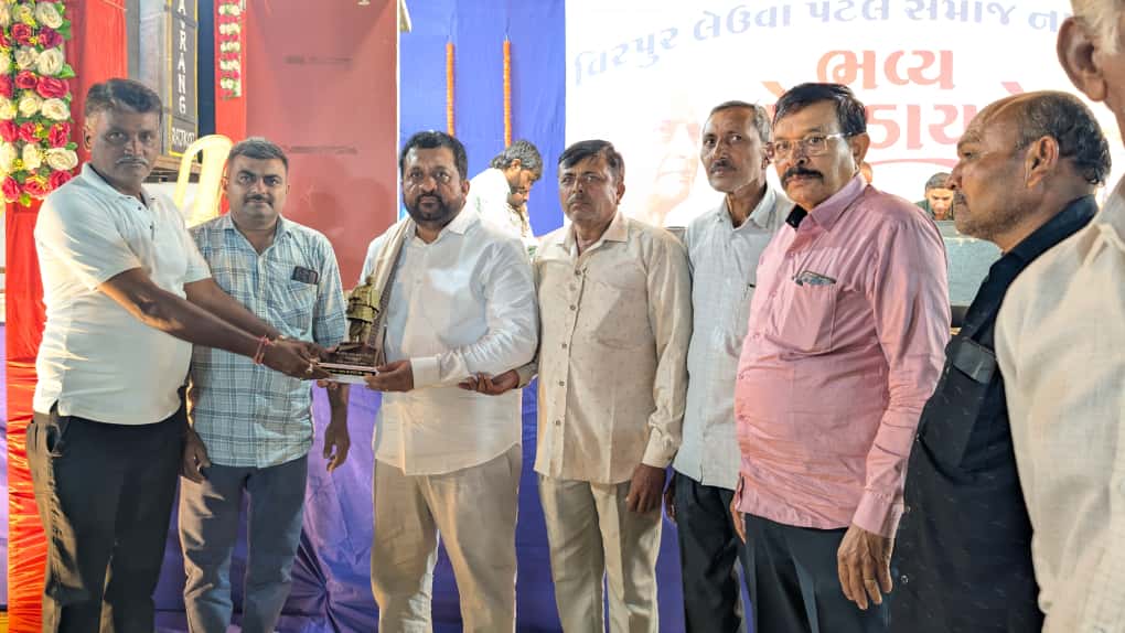 Kiritbhai_Patel's tweet image. આજરોજ વિસાવદર તાલુકા ના વિરપુર ગામે શ્રી લેઉવા પટેલ સમાજ ભવન - વિરપુર ના લાભાર્થે આયોજીત ભવ્ય લોકડાયરા ના સામાજિક કાર્યક્રમ માં ઉપસ્થિત રહેલ...

આ તકે સમસ્ત વિરપુર ગામ દ્રારા મારું અદકેરું સન્માન કરવા બદલ ખૂબ ખૂબ આભાર...