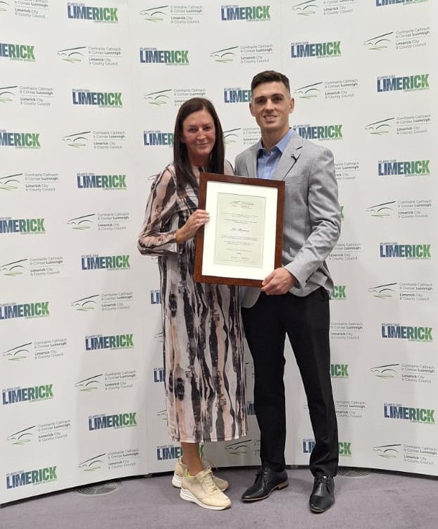 🌟 Privileged to celebrate a local hero tonight! 🌟 
Honouring Lee Reeves' incredible journey in sport and boxing 🥊 His dedication to raising awareness for men's mental health. 
A truly impactful, inspiring evening! 🗣️
#LeeReeves #MakingADifference  <a href="/LeeCReeves/">Lee Reeves Boxer</a>