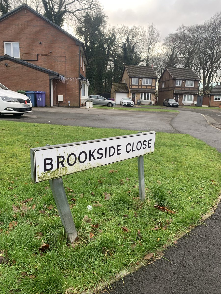 So good to hear that theme tune again! Enjoy every moment everyone!  #Brookside