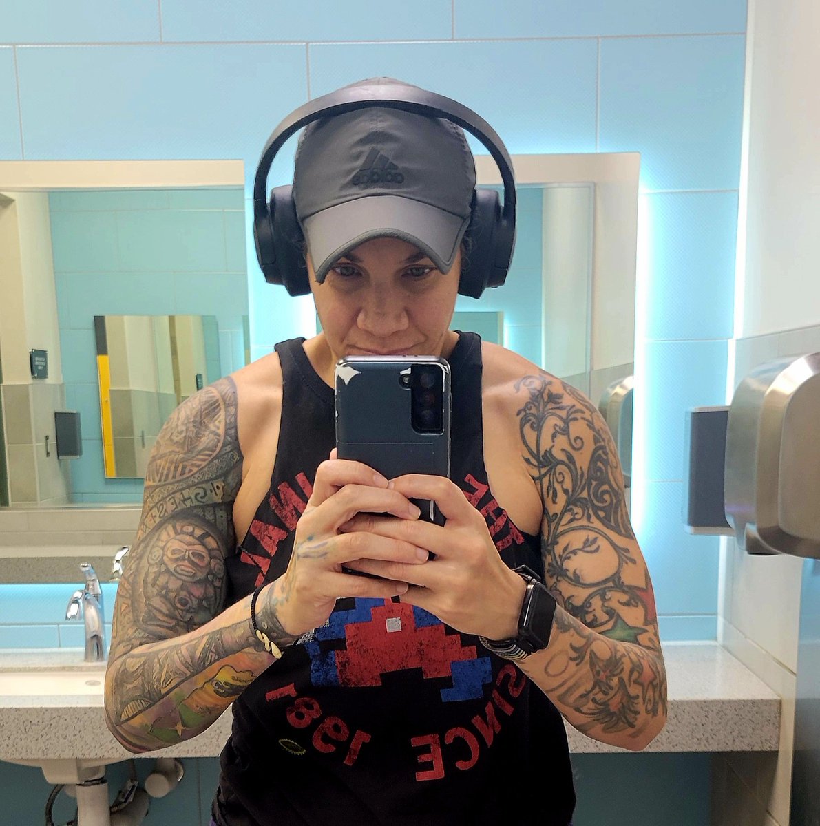 RealMMartinez's tweet photo. Building a bulletproof top deck.
The pumps are insane this week. 
Dialing everything in.
45 is right around the corner.
You know I'm going to be a MEAN LEAN RICAN MACHINE 
 😝🤪💪

#scorpio #turning45
#agingbackwards #bouldershoulders
#backattack #trainer #coach #wrestler https://t.co/rNbvY4wxkX