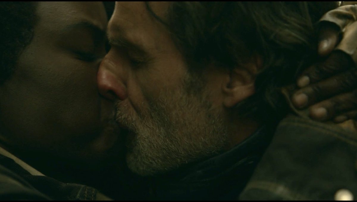 The kiss was so intense that his nose turned red😭