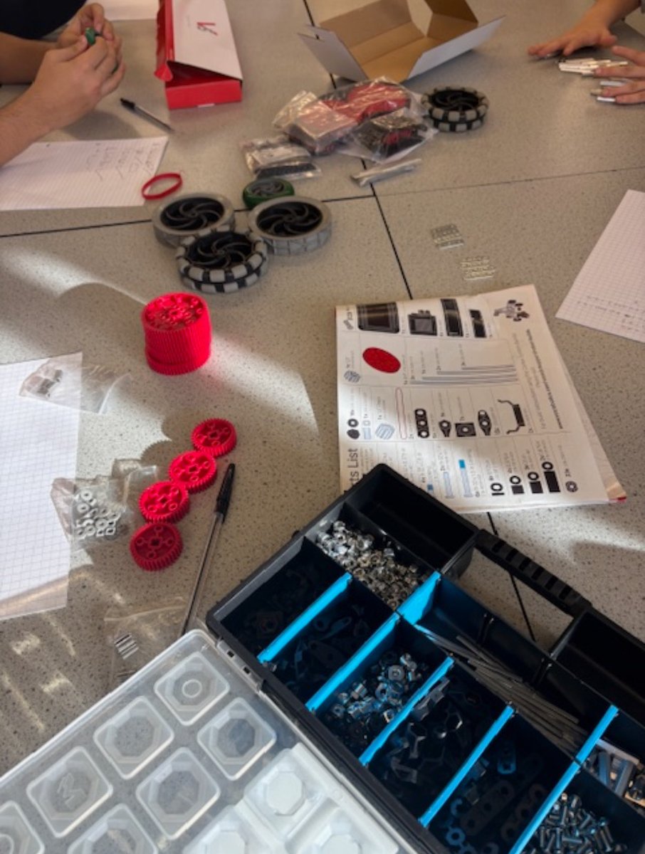 barnwell108's tweet image. Counting every screw, cog & chain! 🧠🔩
Kicking off our #VEXRobotics Robot Rumble build — planning starts with parts. Let’s make something epic! ⚙️🤖
#STEMChallenge #RobotBuild