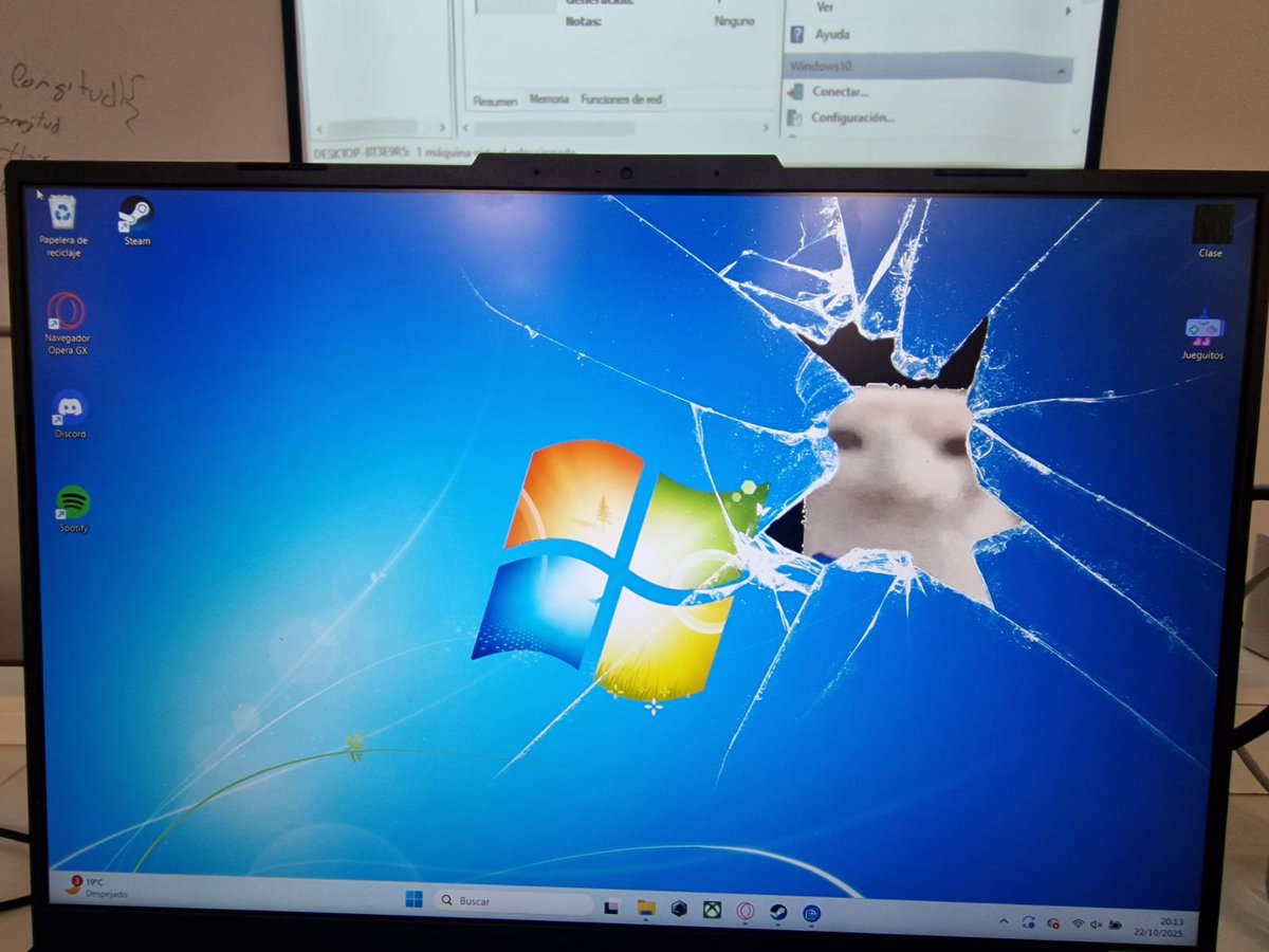jm_gongora18's tweet image. El fondo de pantalla en el superior de informática ( así nos sentimos todos después de tener dolor de cabeza por programar)