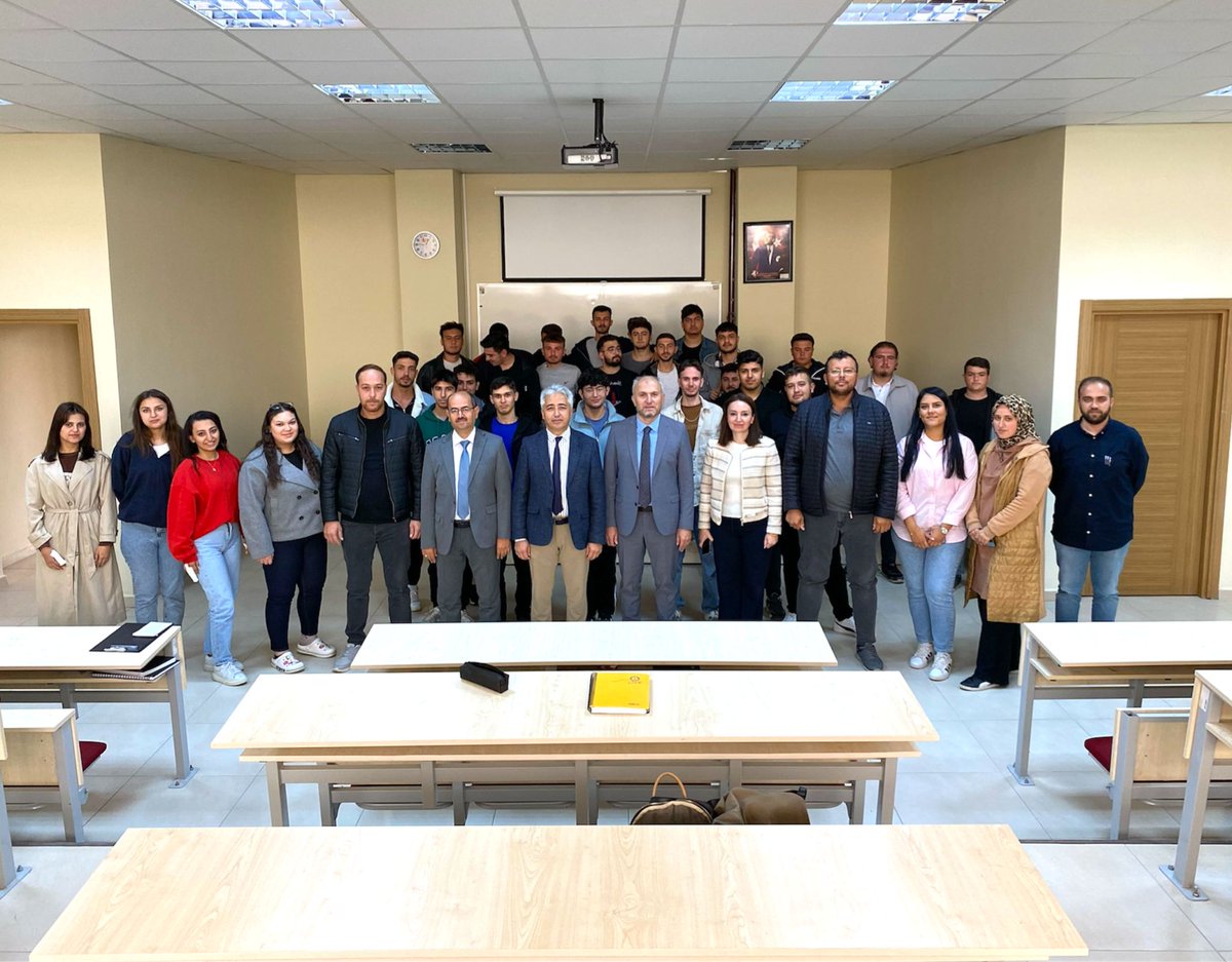 yahyalimyokayu's tweet photo. "Enerji Sektöründe Yatırımlar ve İstihdam Olanakları" konulu söyleşiye Özkoyuncu Madencilik Genel Müdür Yardımcısı Dr. Murat ILGAZ katılmıştır. Katkılarından dolayı kendisine çok teşekkür ederiz.
@kayseriedu 
@ProfKaramustafa 
@MustafaSalep6 
#Kayü
#YahyalıMYO https://t.co/kOP73jLv2U