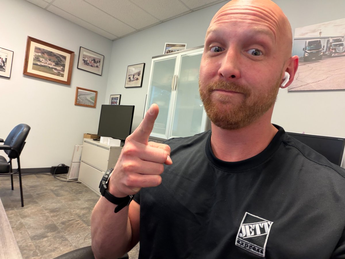 BHack3tt's tweet image. 🚛 #DriverRetention / #Turnover 🚛 Rant Incoming - 
If you are wanting to go to the gym to improve your health/wellness, would you hire a personal trainer that is 50+lbs overweight? 

No... you want him/her to be absolutely JACKED 💪, because you know they live and embody what