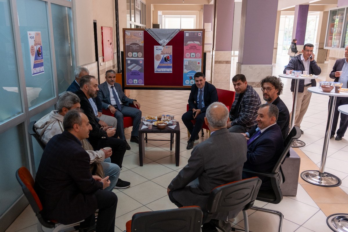 Necmettin Erbakan Üniversitesi Eğitim Fakültesi Diyanet Genç Ofisi Açıldı

Necmettin Erbakan Üniversitesi Eğitim Fakültesi Diyanet Genç Ofisi, Konya İl Müftü Yardımcısı Mustafa Şimşek’in dualarıyla açıldı.