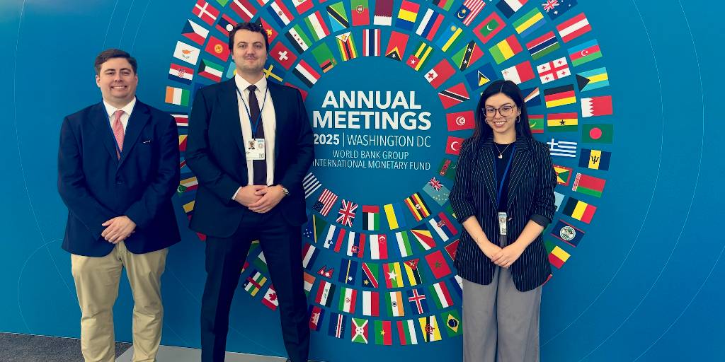 Qorvis's tweet image. The @IMFNews/ @WorldBank meetings brought the world to D.C.—just blocks from our office. Qorvis gathered intel on trade, emerging markets, and more, including a @dzbank breakfast with @NOIweala, Joachim Nagel, and Robert Zoellick.
#IMFmeetings #WorldBank