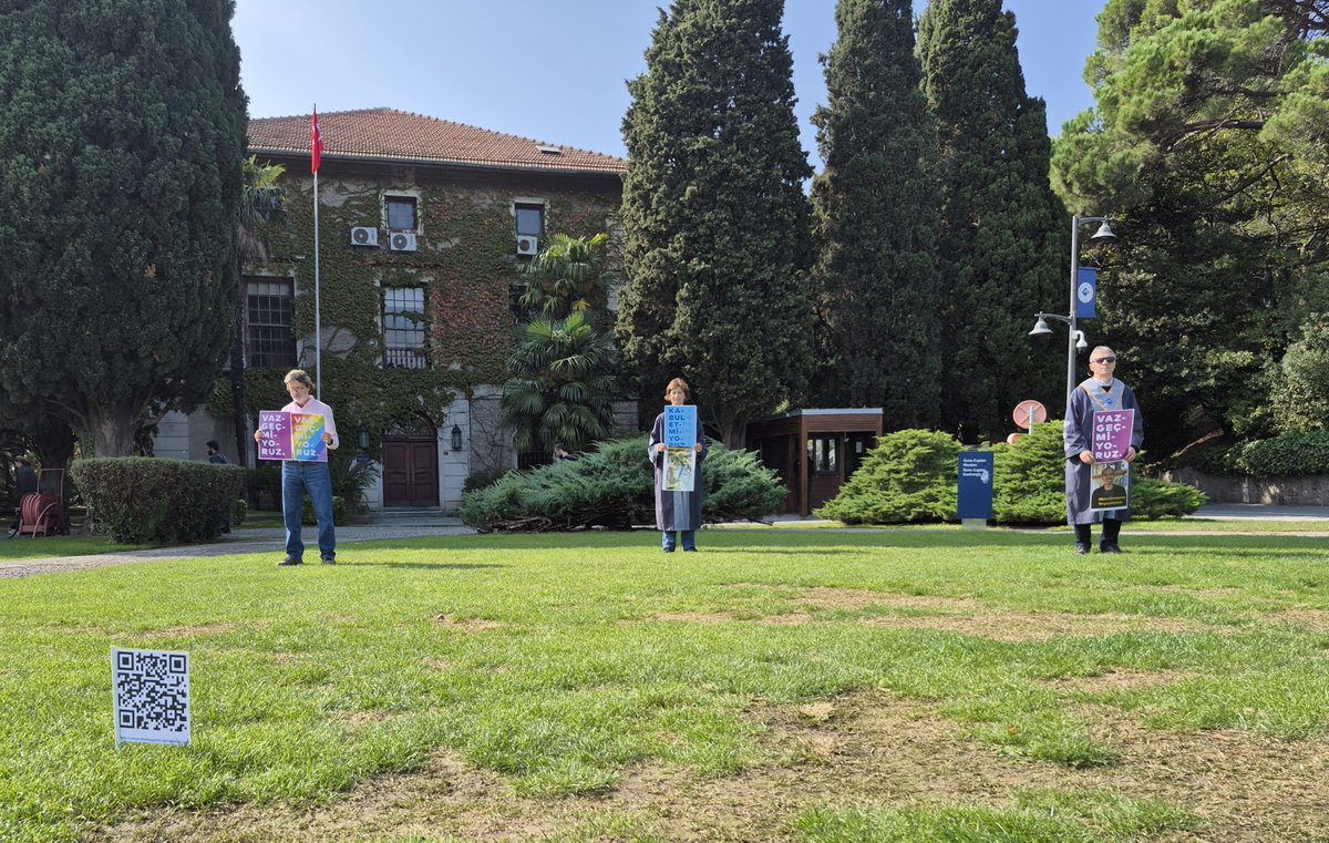 yunusunbabasi's tweet image. 22 Ekim 2025 Boğaziçi Üniversitesi Akademisyenleri Nöbeti no. 1180. Direnişin 5. yılı/1753. günü @#KabulEtmiyoruzVazgeçmiyoruz
October 22, 2025 Bogazici University Faculty Vigil #1180/5th year/1753rd day of the resistance @unibogazici_en #WeDoNotAcceptWeDoNotGiveUp