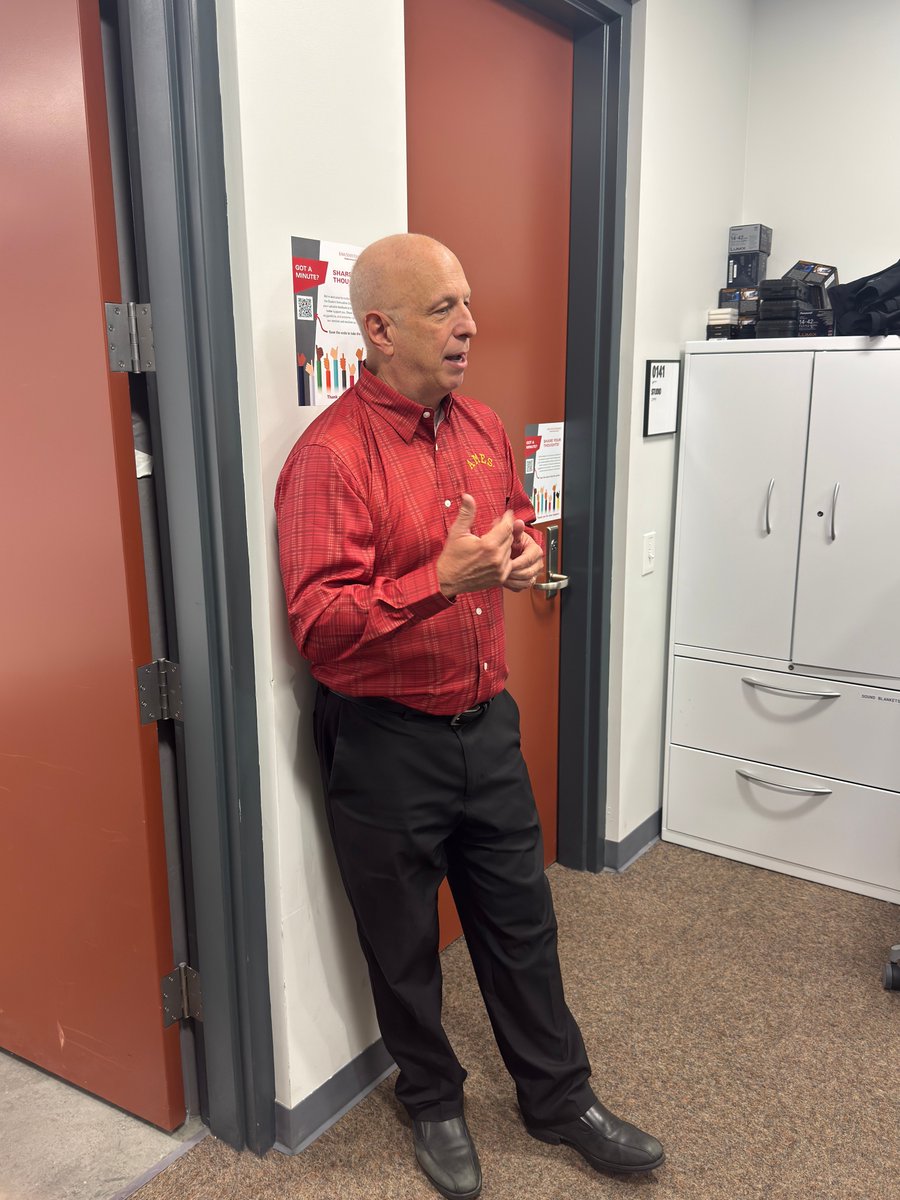For the record, we had a living legend in class this morning. Honored to have the Voice of the Cyclones <a href="/JWcyclonestv/">John Walters</a> speak with my <a href="/ISU_GSJC/">Greenlee School | Iowa State U</a>  Sports Broadcast Course
