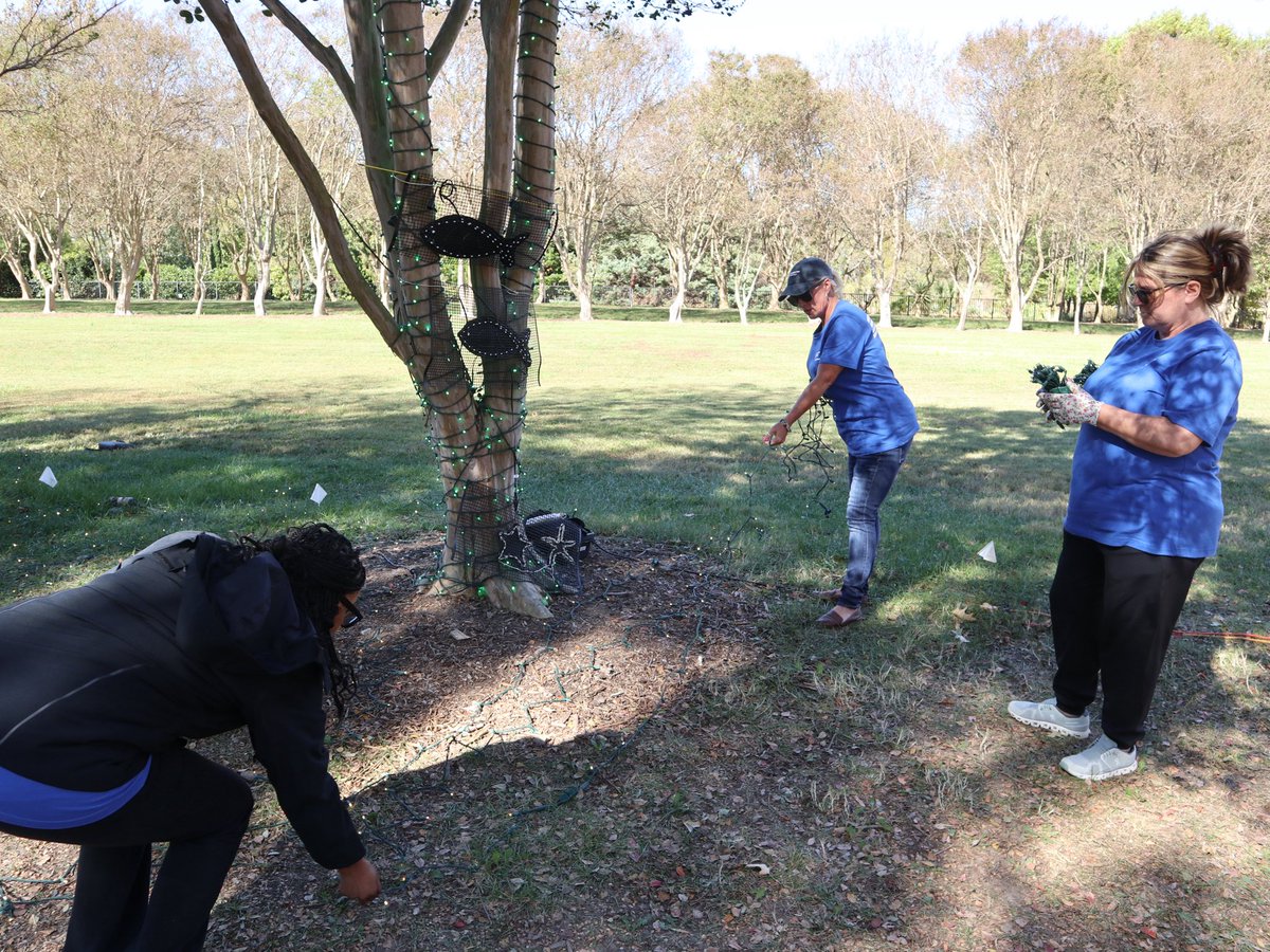 A BIG thank you to the incredible Dominion Energy Volunteers for lending their time and helping us prepare for The Dominion Energy Garden of Lights! ✨🎄