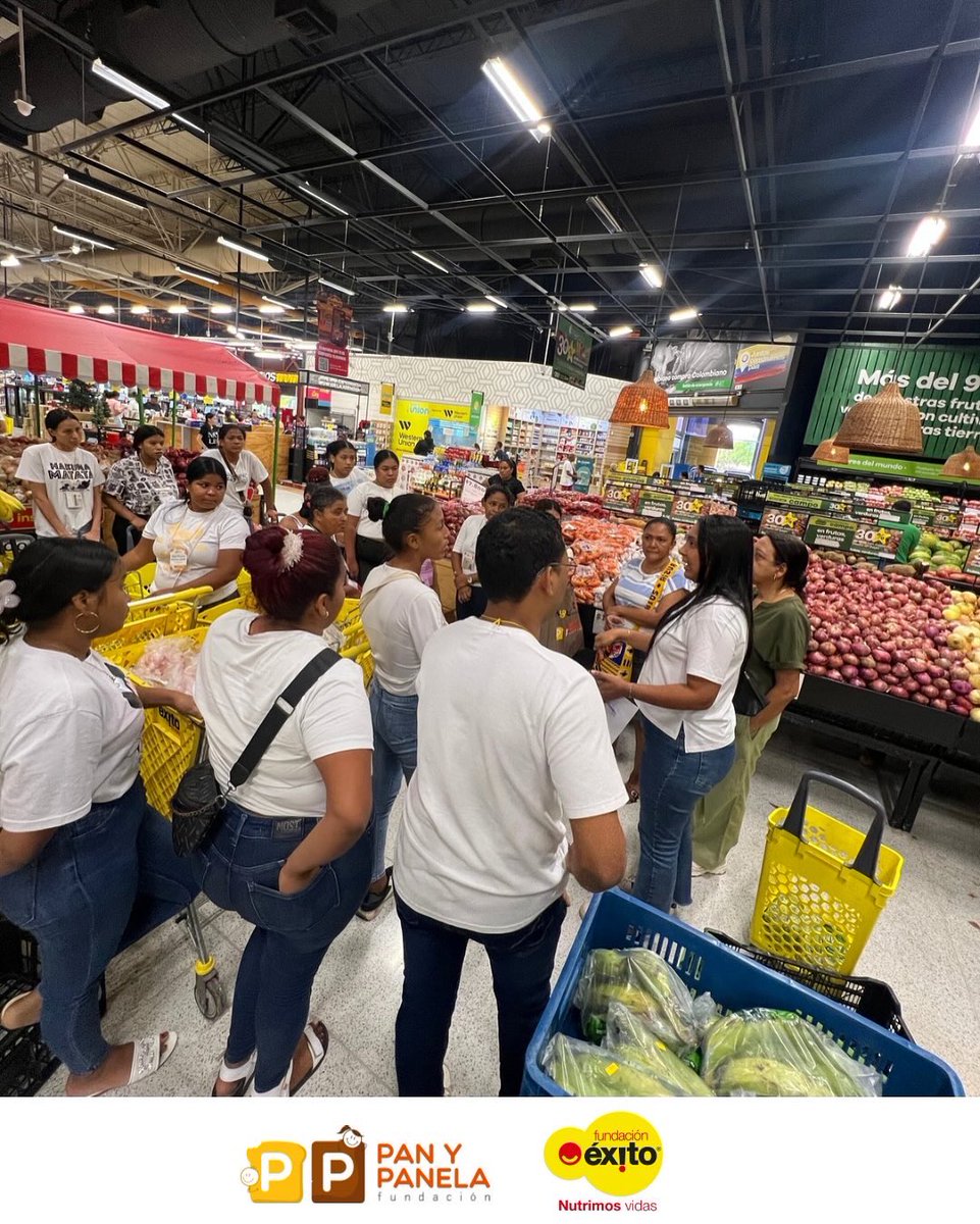 fpanypanela's tweet photo. En la Fundación seguimos acompañando con amor a nuestras madres gestantes y lactantes 💛
Gracias @Fundacion_Exito por permitir una jornada más de redención de alimentos que fortalece la nutrición y el bienestar de nuestras familias 🧡 #Lactatón #ConLasGoticasNutrimosVida https://t.co/8oyLKd2pqB