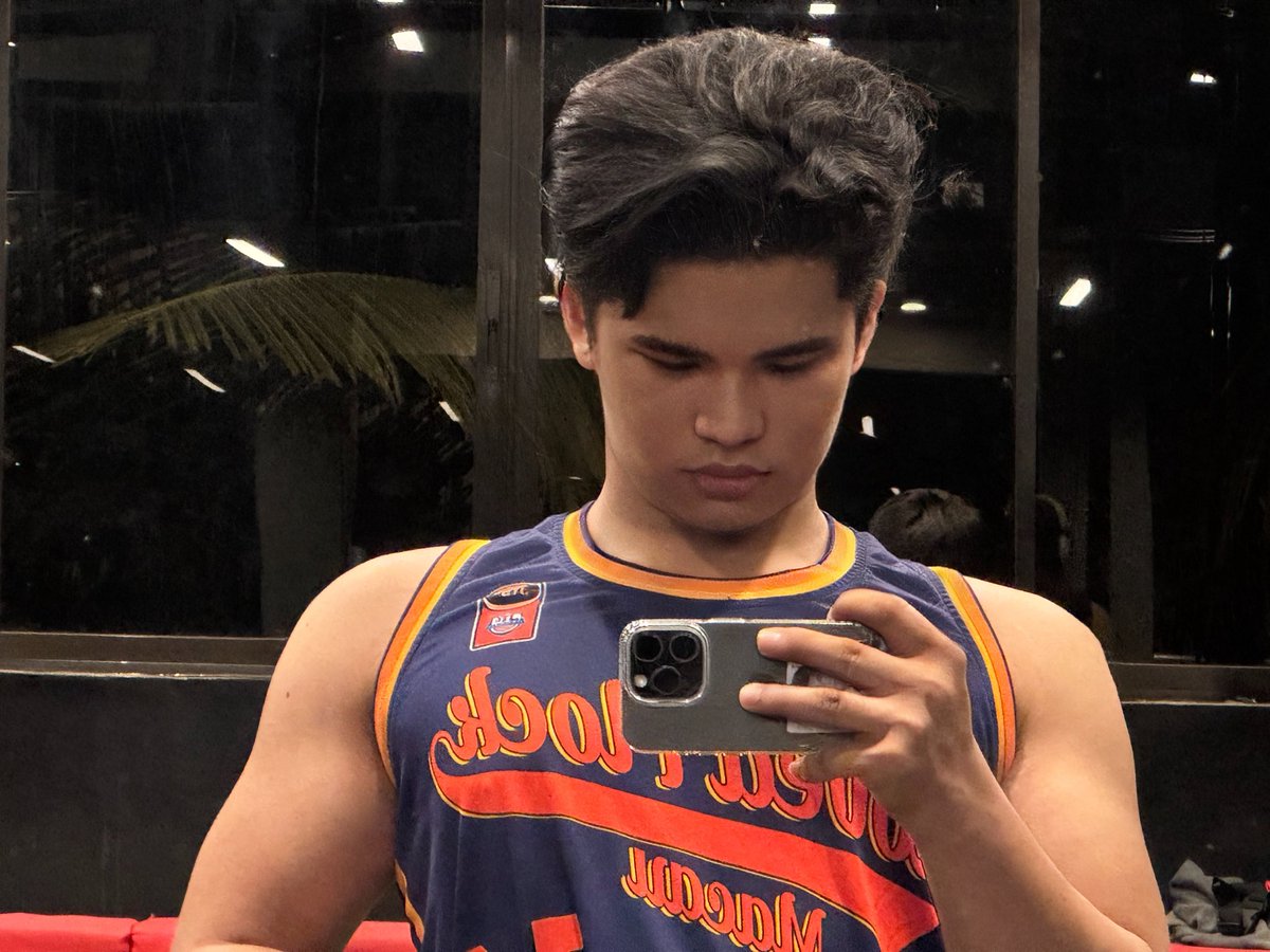 codeblue_lenard's tweet photo. #BuffMeUp 
I hate the last pic, para akong 5’5 lang🥲 https://t.co/8bfpLNc4Zd