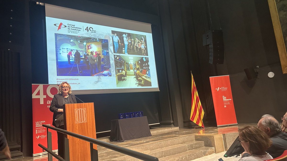 periodistes_cat's tweet photo. I ara sí, comencem les #Mosques2025. Aquest any, tenim Mosca del Col·legi doble.
🪰 La primera és per a @tvgironahd, que celebra els 40 anys d’història. Ens parla de la seva trajectòria la consellera delegada de @laxarxa, @nuriadejose
#MoscaCole @laxarxames https://t.co/2roZbjnuUo