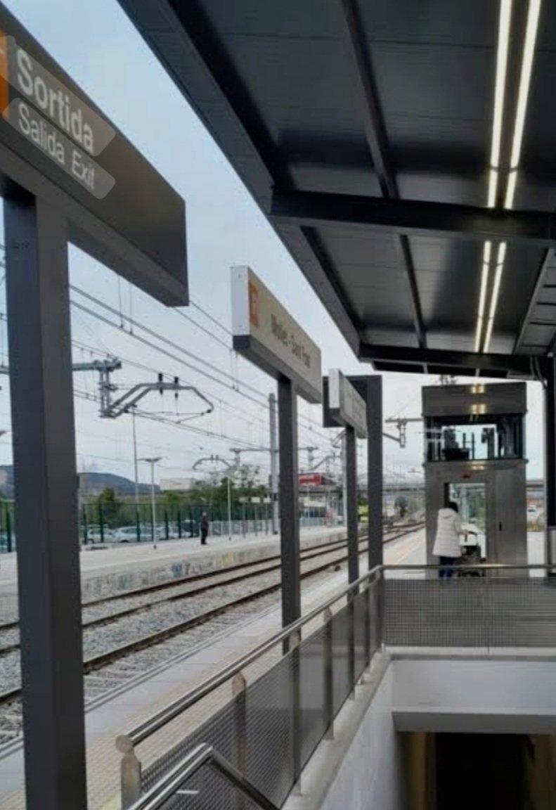 📢 La <a href="/CUP_Mollet/">CUP Mollet 🎗</a> denuncia que malgrat les promeses d'<a href="/Adif_es/">Adif</a> l'ascensor de l'estació Mollet-StFost segueix fora de servei.
⚠️ La manca de manteniment i peces de recanvi l'han deixat sense ús des de primers de setembre.
⚠️10.000 usuaris de les línies R2Nord i R8 perjudicats.