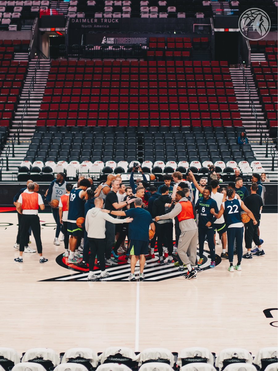 _WolvesFan_'s tweet image. Vuelve la NBA! Vuelve el lobo! 🐺

Debut esta noche de visitantes en Portland a las 23hs 🇦🇷🇺🇾

Buscando empezar con el pie derecho la temporada

Si queres saber a que hora en tu región deja tu comentario 👇