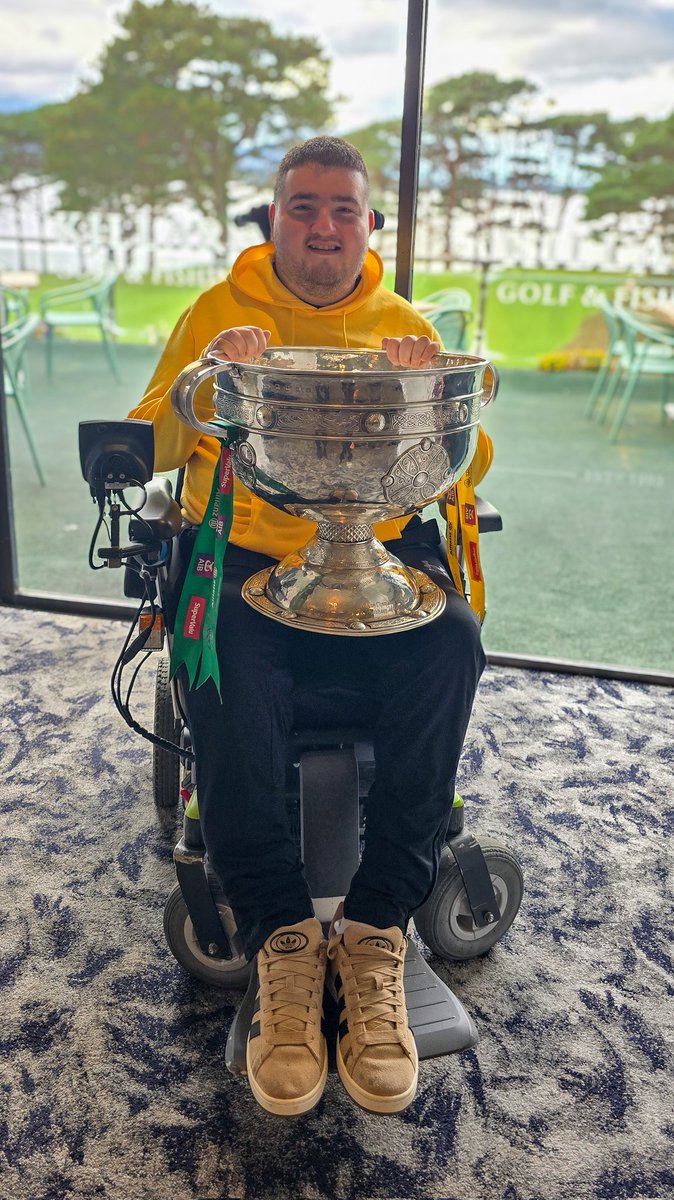 ianoconnell00's tweet image. Say hello to my friend Sam 🏆💚💛 #spinalcordinjury #Ifyoucantstandupstandout