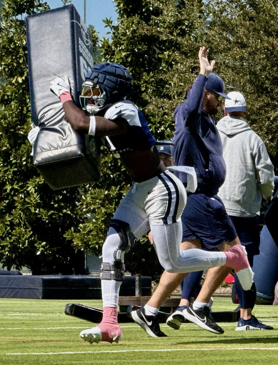Cowboys LB DeMarvion Overshown 
