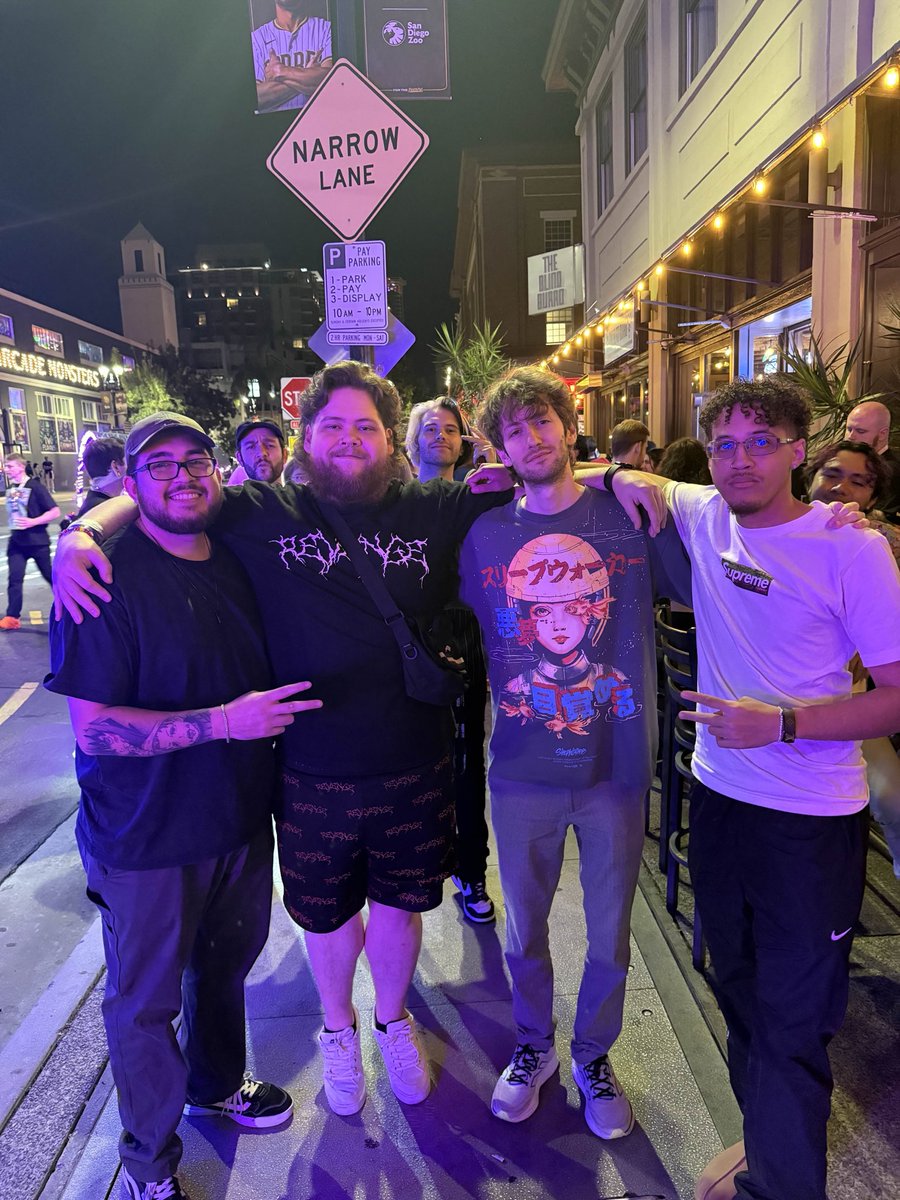 ItsNotRich_'s tweet image. This years TwitchCon was so much fun! See you all next year 🫰🏼 (1/3)