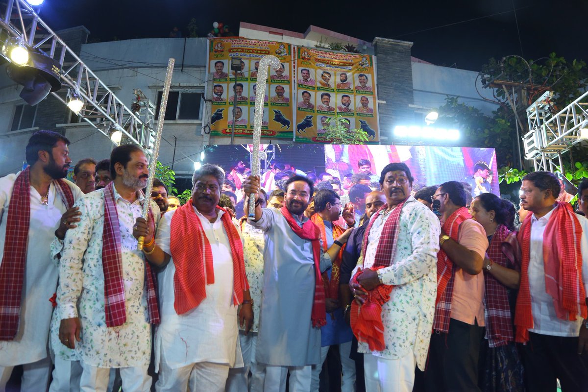 kishanreddybjp's tweet image. Attended the annual ‘Sadar’ celebrations organised by the Yadav community, at YMCA Narayanguda, Hyderabad.

This event celebrated during the #Deepawali festival renews and honours the special bond we share with buffaloes.