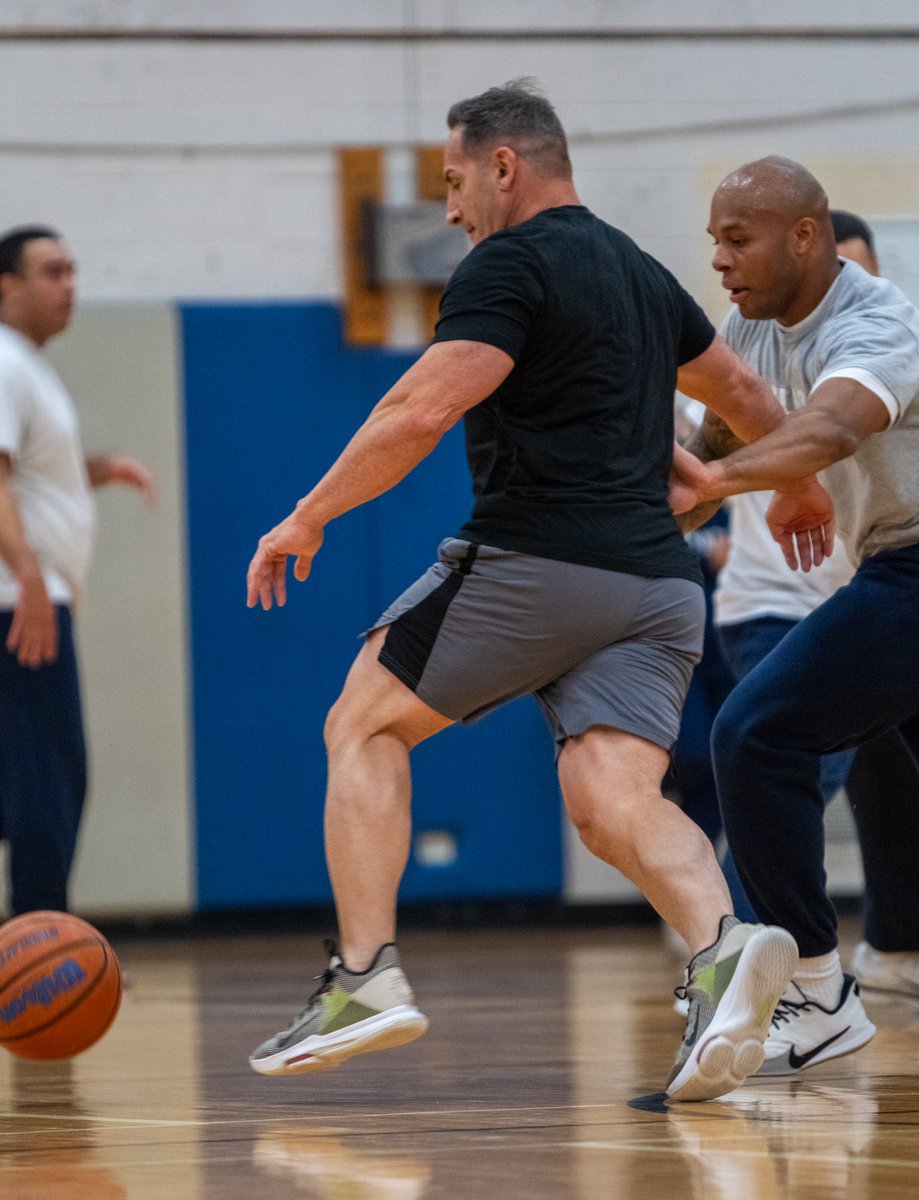 Recruits vs. Instructors 🏀
A long-standing Academy tradition before the Star Ceremony!
Class 25-3 brought the heat on the court — joined by Lt. Duignan &amp; Deputy Chief Papianou.
Who took home the win? 👀
#ChicagoPoliceAcademy #Class253 #CPDRecruits #Tradition