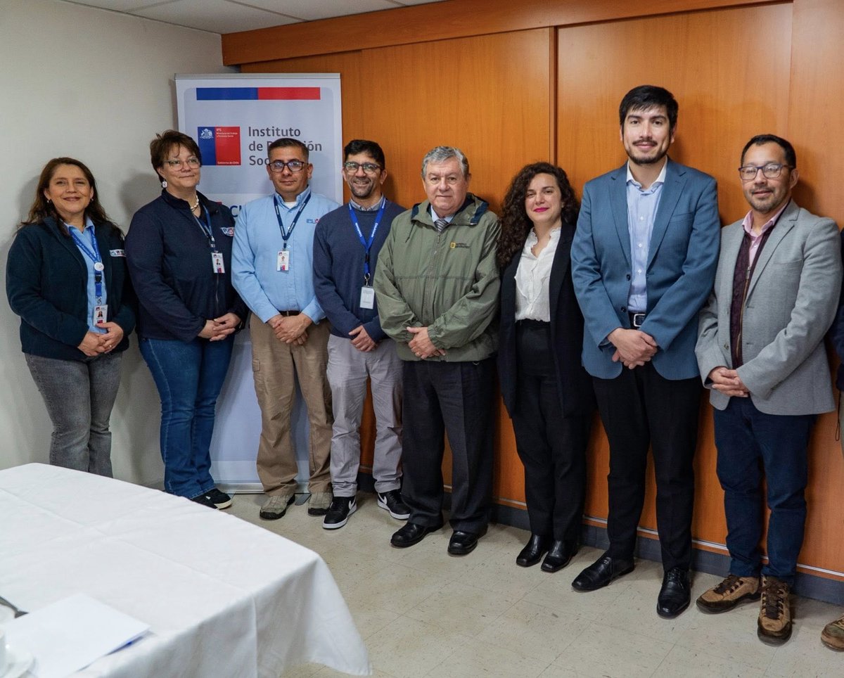 Subsecretario de Previsión Social, Claudio Reyes visita la sucursal IPS ChileAtiende de Puerto Montt

En el marco del despliegue comunicacional de la Reforma de Pensioness visitó la sucursal IPS ChileAtiende de Puerto Montt, acompañado por autoridades regionales