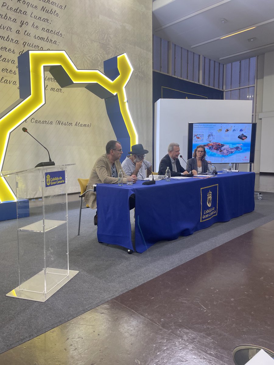 prodrodv's tweet photo. Presentación número 1 de la Revista “Episodios Insulares” de la Fundación Tamaimos en el Patio del Cabildo. Siempre apoyando a la Cultura e Identidad Canaria https://t.co/6uqCfrCIiG