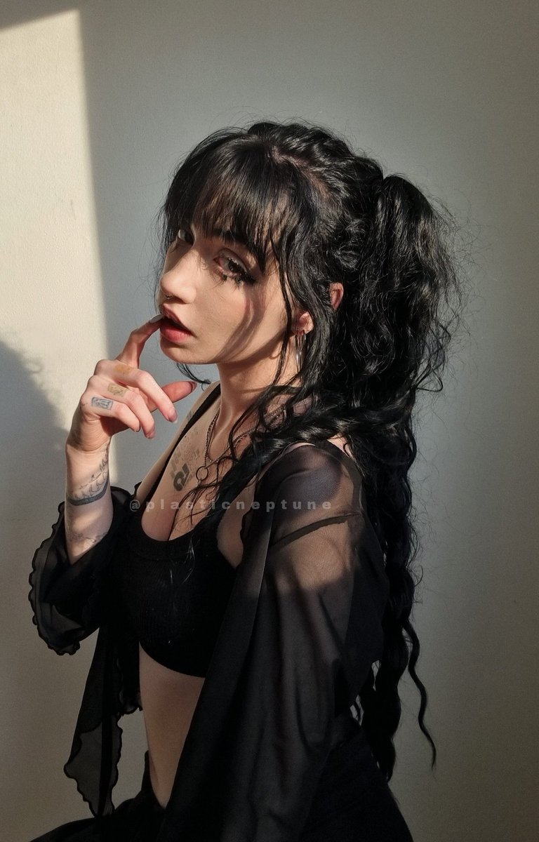 goddess vi 𖹭 findom tweet media