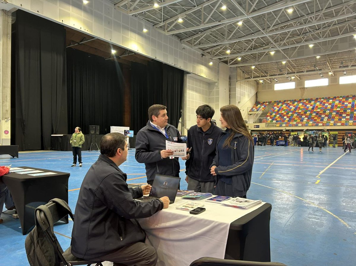 Participamos en la Feria Estudiantil del Programa de Residencia Familiar Estudiantil de JUNAEB, actividad organizada por la Delegación Presidencial Regional de Los Lagos junto a diversos servicios del Estado.