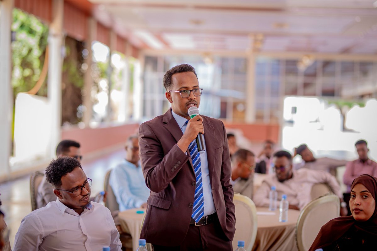 solja_org's tweet photo. #SOLJA welcomed the dialogue between the #Somaliland government, media, and civil society, describing it as a key step toward stronger cooperation and mutual understanding.
Chairman Shaafici Mohamed Ibrahim reaffirmed SOLJA’s commitment to promoting peace, safeguarding media freedom, and working closely with government institutions. He urged the government to enhance openness and direct communication with the media.
The chairman also highlighted the media’s vital role in promoting Somaliland’s reputation and protecting national interests. SOLJA pledged to maintain transparent, trust-based collaboration with government bodies.
#Somaliland #MediaFreedom #SOLJA