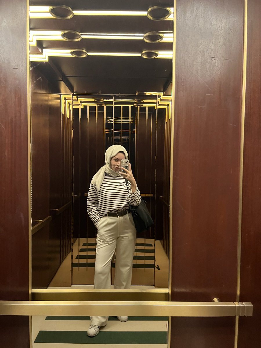 tusiyer oldukları için gezelim görelim yerleri kütüphaneler olunca kızlar🥺