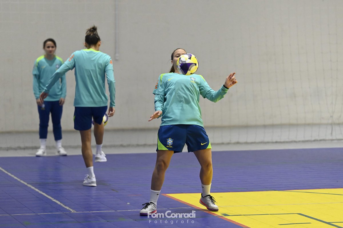CBF_Futsal's tweet photo. Primeiro treino em Lages concluído! 🇧🇷💪

A Seleção Brasileira segue focada e determinada na preparação para a histórica estreia na primeira Copa do Mundo Feminina.

O trabalho está só começando, e cada dia é essencial na construção do nosso melhor desempenho. 

Vamos juntos! 💛 https://t.co/GJyBcGQ4pj