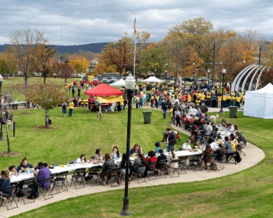 One Table Huntsville Invites the Community to Share a Meal and Connect
tinyurl.com/2xjza3ar