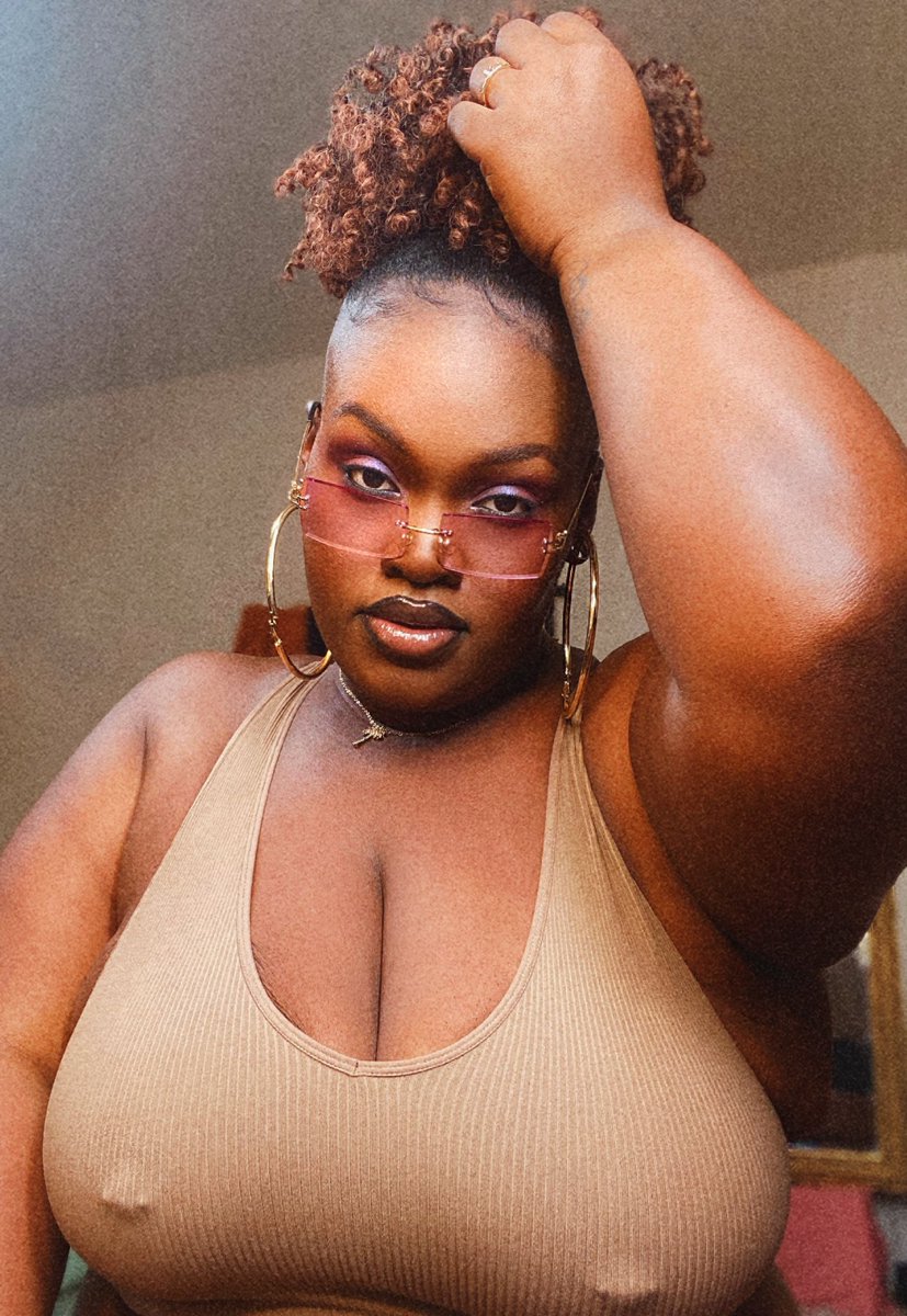 FatGirlCoco's tweet photo. 💋 https://t.co/pAPGJ0W6uv