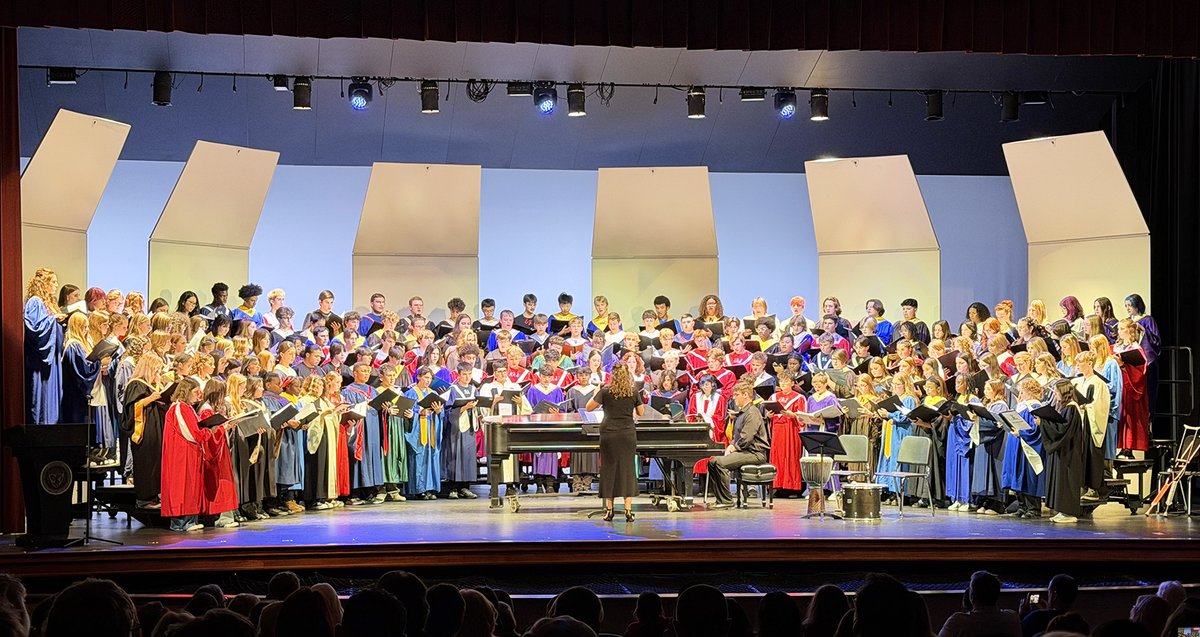 Gateway_SD's tweet image. Last week, Gateway hosted the 3rd annual Allegheny County Chorus, a performance by 270 high school students from 22 school districts throughout the region. Hit the link to learn more about this awesome event. parentsquare.com/feeds/62496205