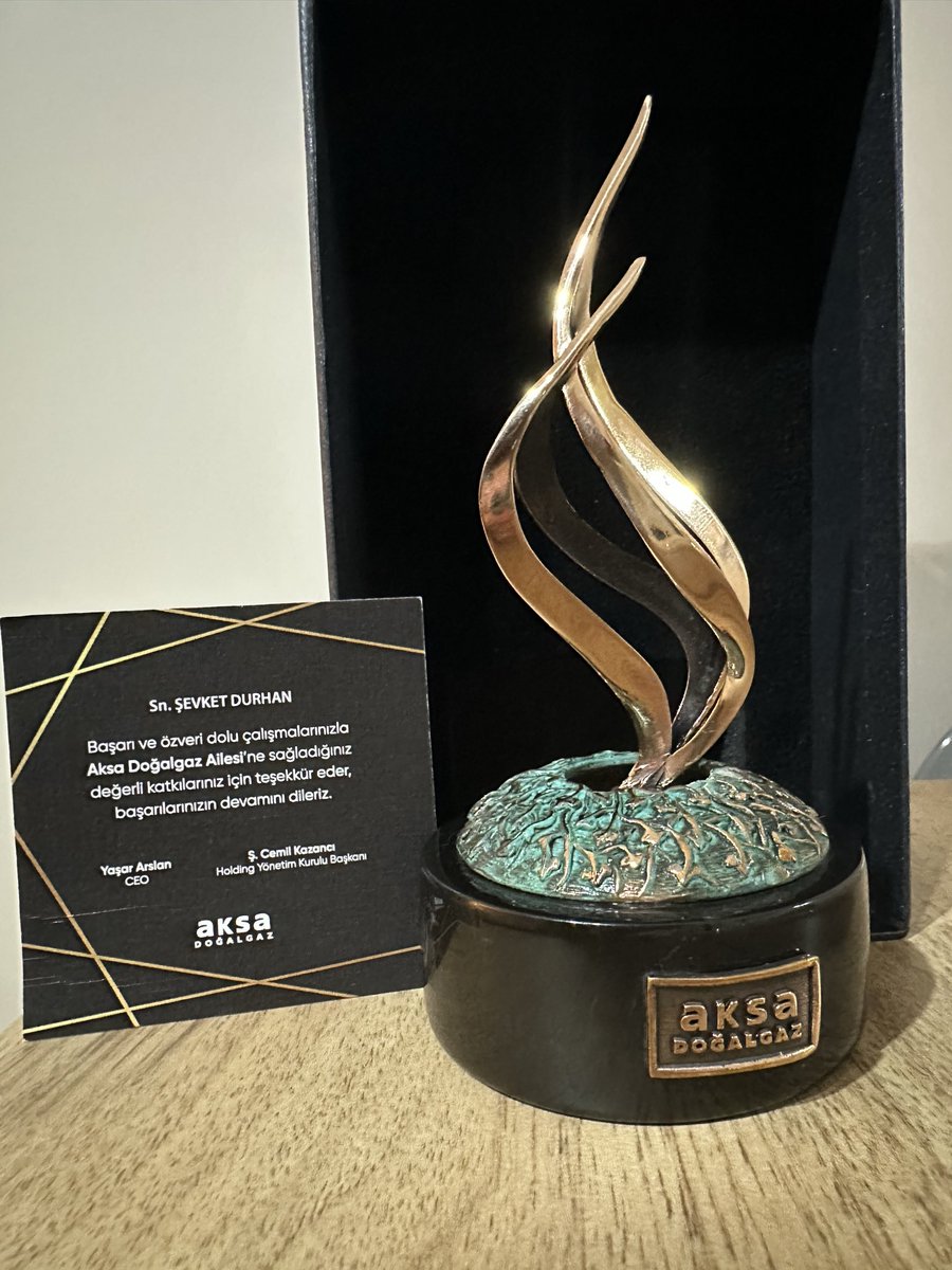 10 yılı geride bırakmışız, Aksa ailesine bu ince düşüncesinden dolayı çok teşekkür ederim. Sağlık ve başarıyla daha nicelerine…

10.Yıl Plaketi 😊 

#kazancıholding 
#aksaordugiresundoğalgaz