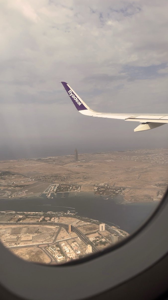 AbdullahSHG's tweet photo. @flyadeal ✈️ رحلتي مع طيران Flyadeal
تحلّق بي عاليًا فوق سما جدة 💚
والجمال تحتنا... جدة غير! 🌆🌊
#Flyadeal https://t.co/LorFGOcvDz