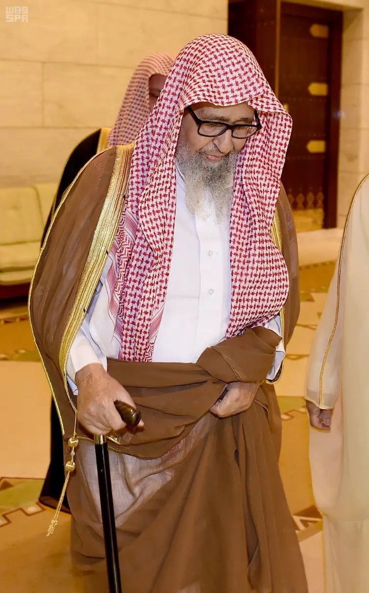 #أمر_ملكي بناءً على ما عرضه سمو #ولي_العهد: يُعين فضيلة الشيخ الدكتور صالح بن فوزان بن عبدالله الفوزان مفتيًا عامًا للمملكة العربية السعودية ورئيسًا لهيئة كبار العلماء ورئيسًا عامًا للرئاسة العامة للبحوث العلمية والإفتاء 
الحمدلله خير خلف لخير سلف