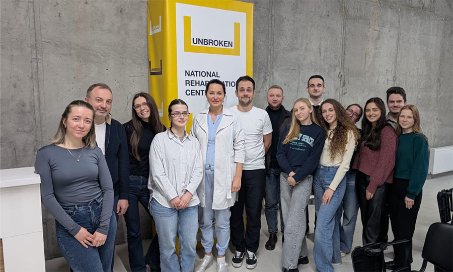 AMCFU's tweet image. ✨ Au-delà de la compassion : une solidarité médicale qui franchit les frontières ✨

Coopération médicale avec CHU de Poitiers
➡️ Voir l’article : chu-poitiers.fr/mission-pedago…

#solidarité #coopération #médecine #Ukraine #CHUPoitiers