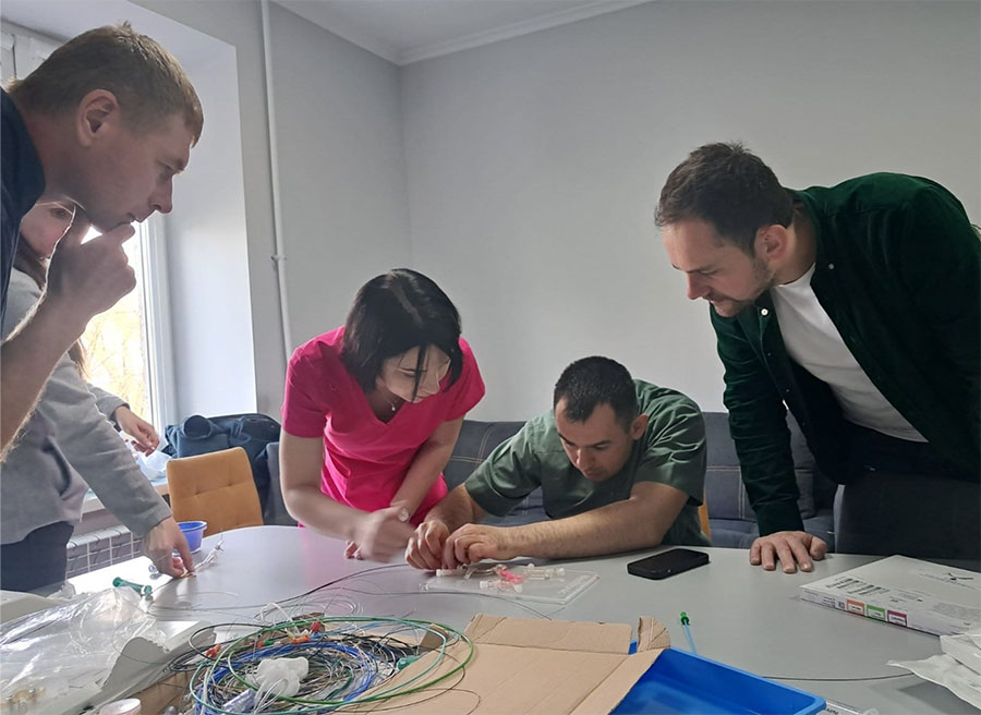 AMCFU's tweet image. ✨ Au-delà de la compassion : une solidarité médicale qui franchit les frontières ✨

Coopération médicale avec CHU de Poitiers
➡️ Voir l’article : chu-poitiers.fr/mission-pedago…

#solidarité #coopération #médecine #Ukraine #CHUPoitiers