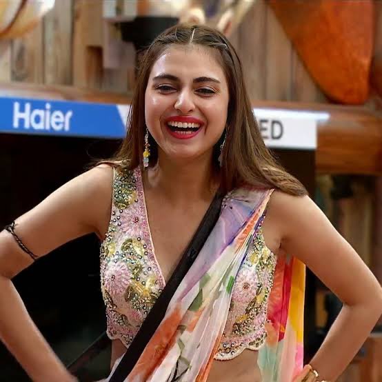VermajikeTweets's tweet photo. Ise lagta h ki big boss ke bahar koi dunia hi nahi h
Aisi ladki Ko koi Kam nahi dega, koi pas baithana bhi nahi pasand karega

#BigBoss19 #BB19 #FarrhanaBhatt #Farhanabhat #FarhanaBatt #GauravKhanaa #GauravKhanna𓃵 #BasirAli #NehalChudasma https://t.co/3x5laXDwio