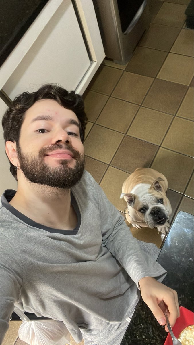 thi_eabonfim's tweet photo. Espero que Deus te tenha em um bom lugar, com muitas bananinhas, petiscos e galinha de borracha… e um sofá bem confortável pra você assistir televisão. Por aqui todos sentem a tua falta e fico na esperança de te reencontrar um dia 🐾 🐶 https://t.co/UvUVXvIDLV