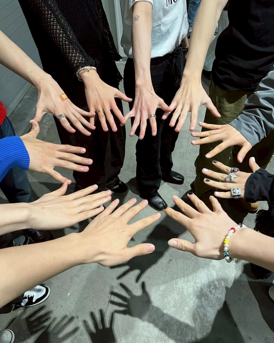 7iHOONIE_'s tweet photo. Rt+reply GOAL : 100,000

Voting for #TREASURE on Fans’ Choice - Male Category #2025MAMAVOTE 

📍Repost as many posts as you can! https://t.co/GGBQirpYbd