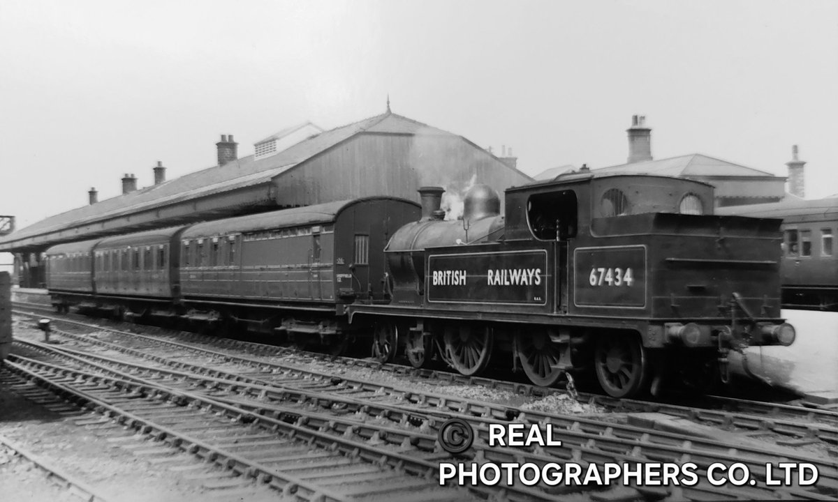 WilliamWardale's tweet photo. Steam locomotive Class C13 4-4-2T with a #Barnsley train at #Penistone April 1950. 

This photograph was purchased from EBAY 

©️ Real Photographers Co. Ltd

@WoodheadRoute https://t.co/EuXeE3LkeU