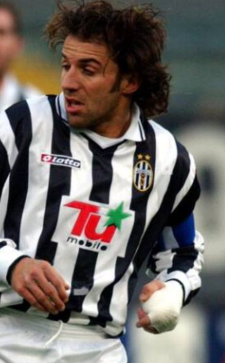 DavidCo89272207's tweet image. Nuevo detalle creado por @BohemioI81892 ,el vendaje que llevo en la mano @delpieroale recreado perfectamente. #PES2001 COMING SOON ⌛️⌛️⌛️