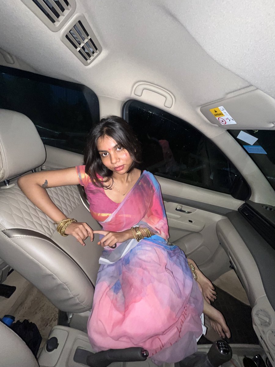 jesusherselff's tweet photo. Man I love pink on me 🤭😋🤪 also happy Diwali 🪔😘 https://t.co/tKIxOq7C5q