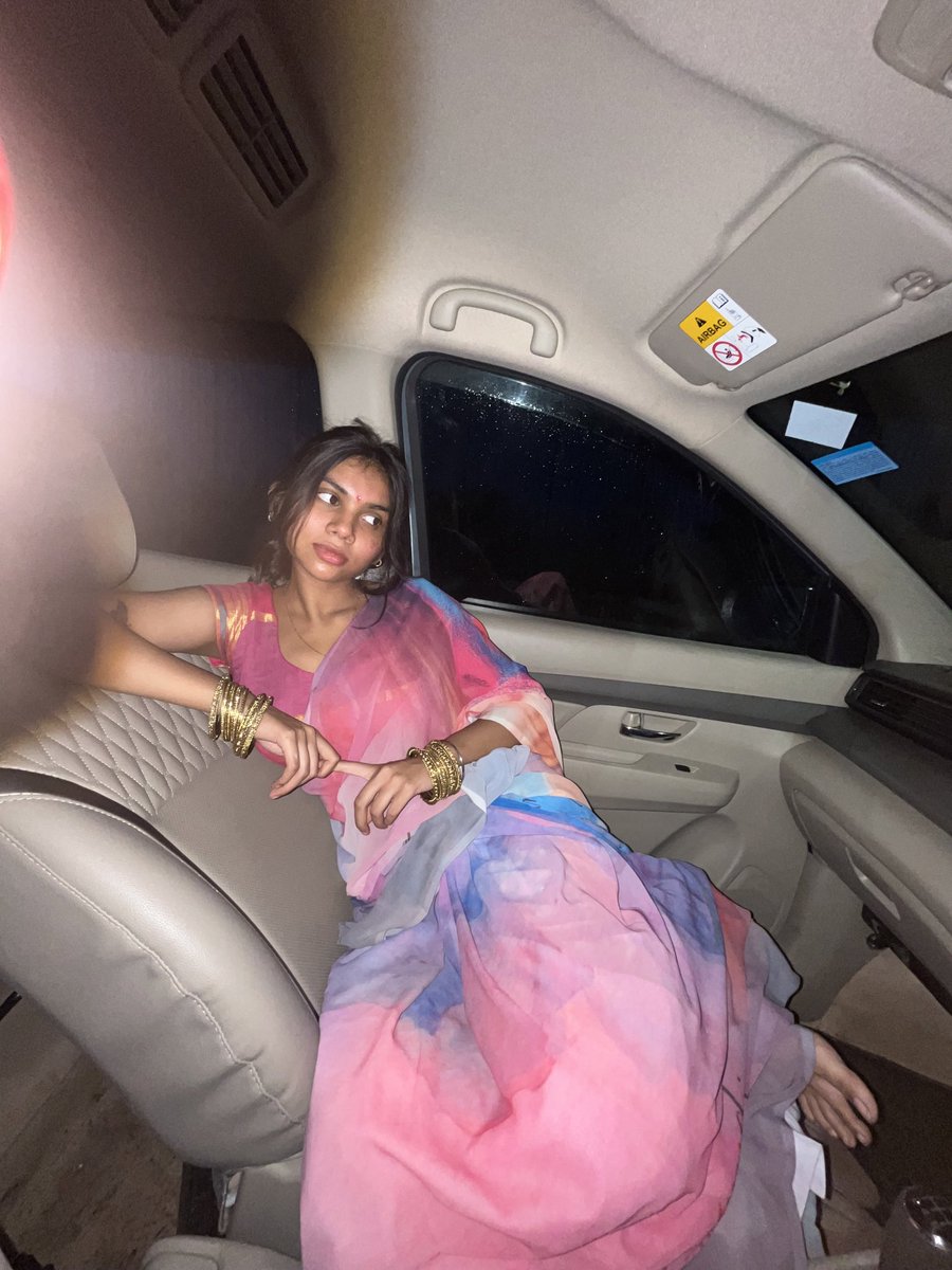 jesusherselff's tweet photo. Man I love pink on me 🤭😋🤪 also happy Diwali 🪔😘 https://t.co/tKIxOq7C5q