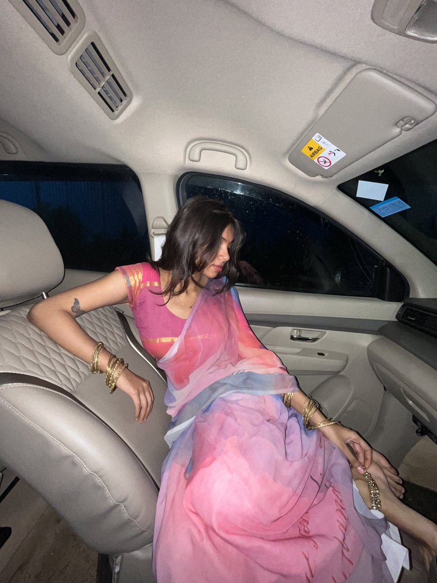 jesusherselff's tweet photo. Man I love pink on me 🤭😋🤪 also happy Diwali 🪔😘 https://t.co/tKIxOq7C5q